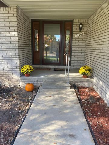 21664 Hall Road, Woodhaven, MI 48183