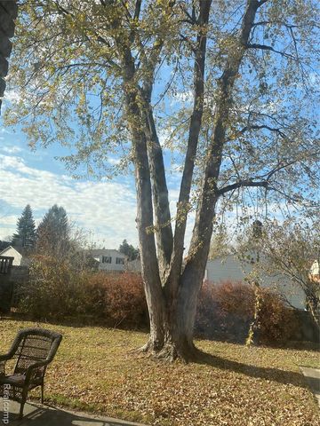 21664 Hall Road, Woodhaven, MI 48183