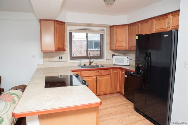 21664 Hall Road, Woodhaven, MI 48183