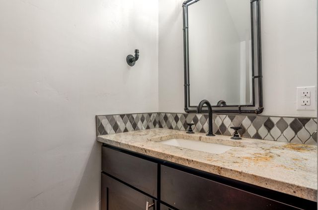 1012 25th Street SE, Rio Rancho, NM 87124