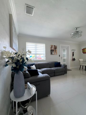 9235 SW 41st Street, Miami, FL 33165