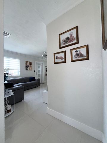 9235 SW 41st Street, Miami, FL 33165