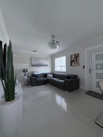 9235 SW 41st Street, Miami, FL 33165