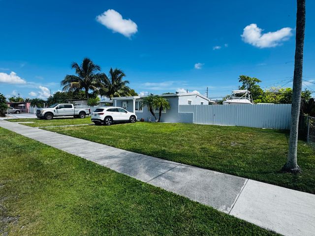 9235 SW 41st Street, Miami, FL 33165