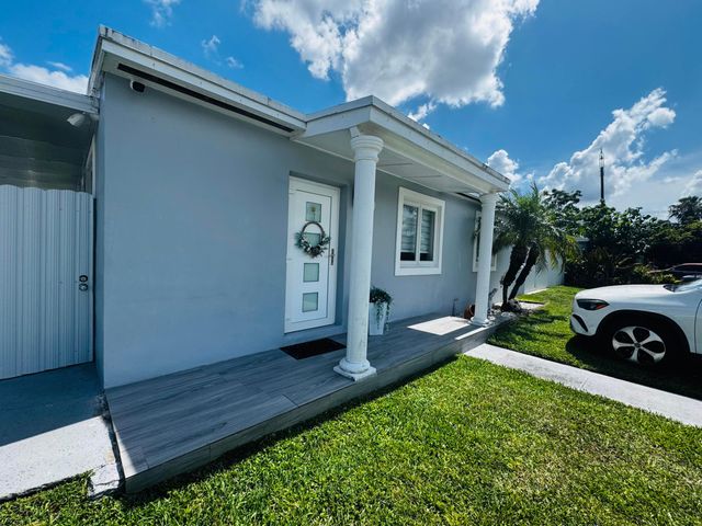 9235 SW 41st Street, Miami, FL 33165