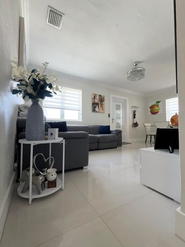 9235 SW 41st Street, Miami, FL 33165
