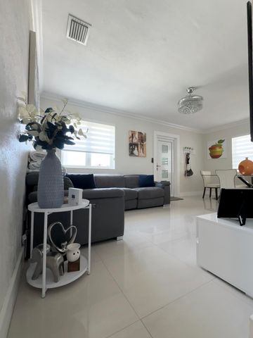 9235 SW 41st Street, Miami, FL 33165