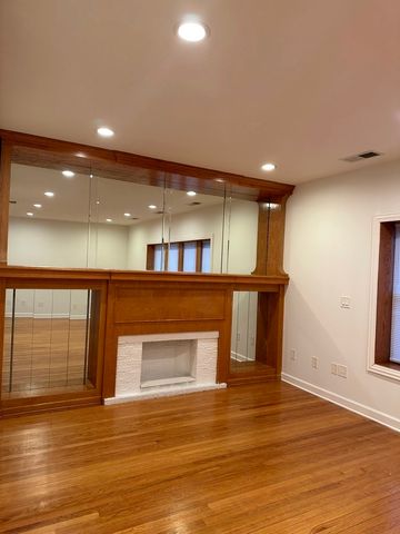 6045 W Irving park Road 2, Chicago, IL 60634