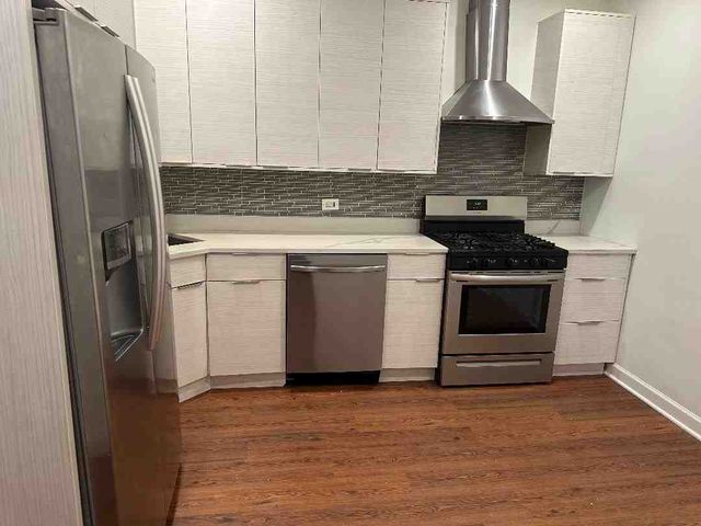 6045 W Irving park Road 2, Chicago, IL 60634