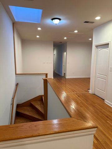 6045 W Irving park Road 2, Chicago, IL 60634