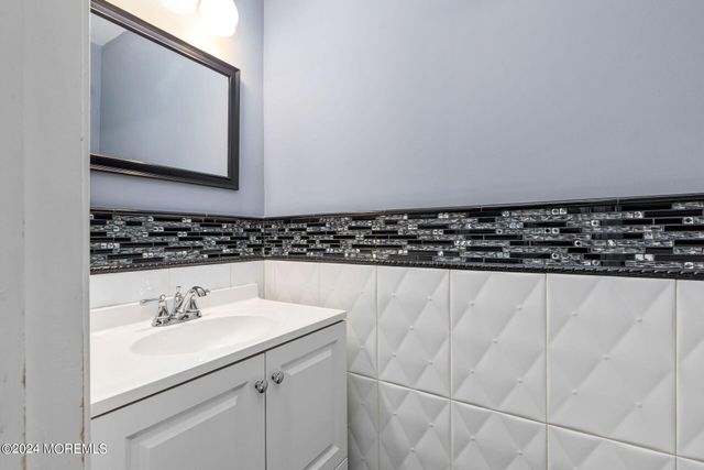 52 Aberdare Court 7, Freehold, NJ 07728