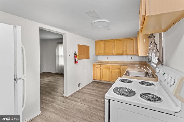 127 GREEN LN, Ewing, NJ 08638