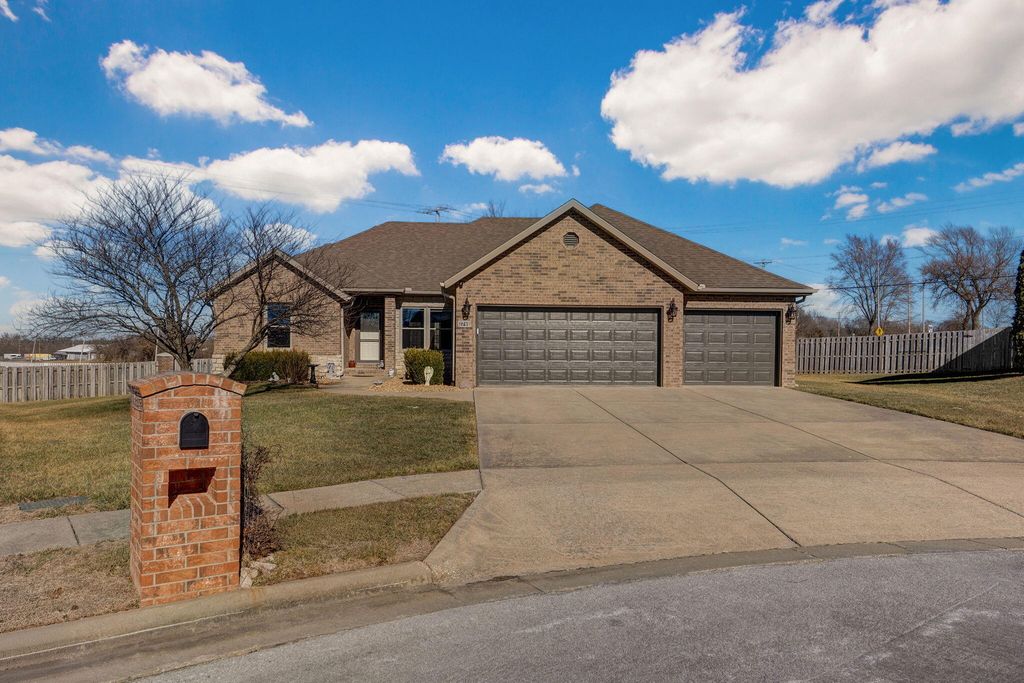 3711 W Cobblefield Street, Springfield, MO 65807