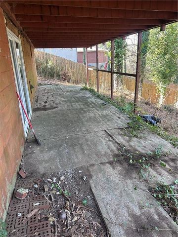 4245 Utoy SW Court, Atlanta, GA 30331