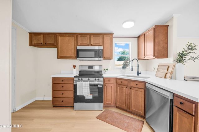 322 E WAGONER Road, Phoenix, AZ 85022