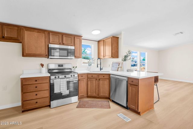 322 E WAGONER Road, Phoenix, AZ 85022