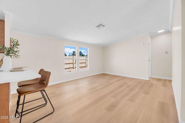 322 E WAGONER Road, Phoenix, AZ 85022