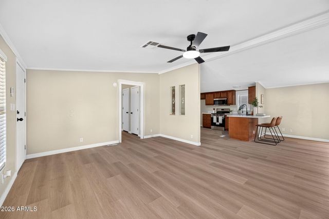 322 E WAGONER Road, Phoenix, AZ 85022