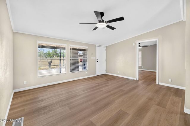 322 E WAGONER Road, Phoenix, AZ 85022