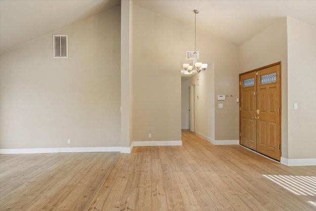 2106 Van Ness Dr, Roseville, CA 95661