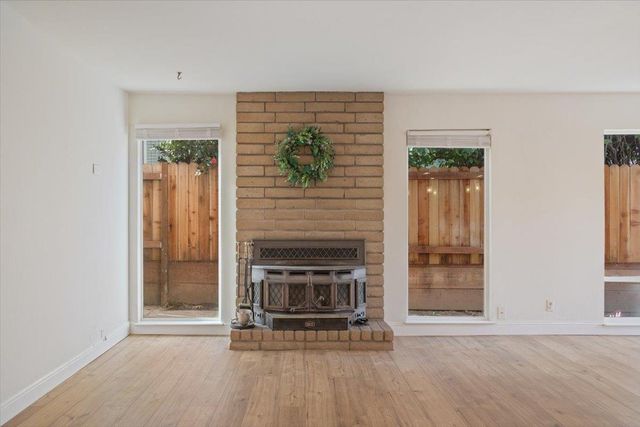 2106 Van Ness Dr, Roseville, CA 95661