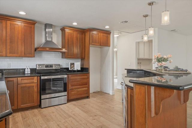 2106 Van Ness Dr, Roseville, CA 95661