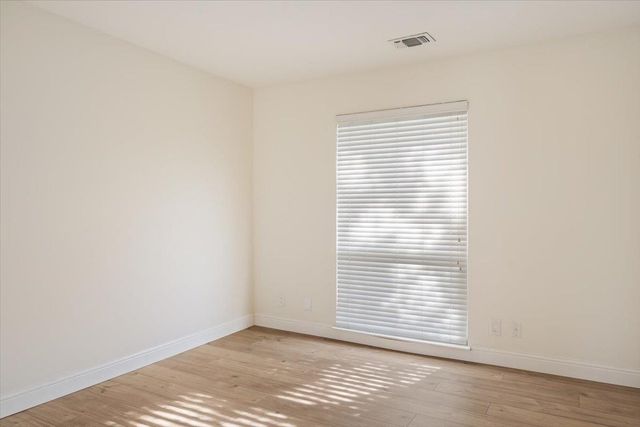 2106 Van Ness Dr, Roseville, CA 95661