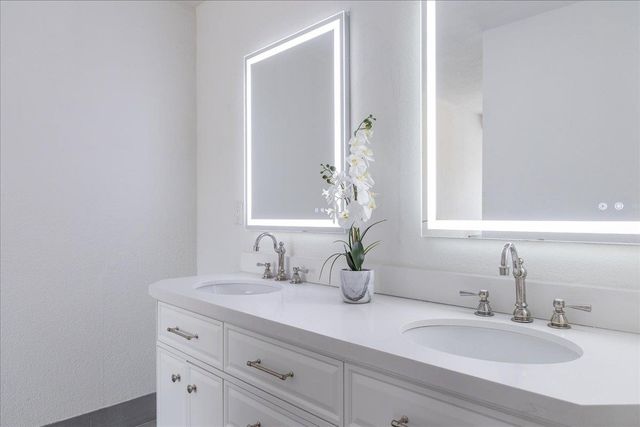 2106 Van Ness Dr, Roseville, CA 95661