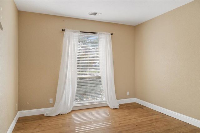 2106 Van Ness Dr, Roseville, CA 95661