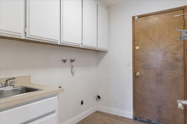 2106 Van Ness Dr, Roseville, CA 95661