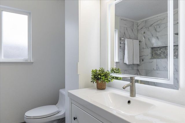 2106 Van Ness Dr, Roseville, CA 95661