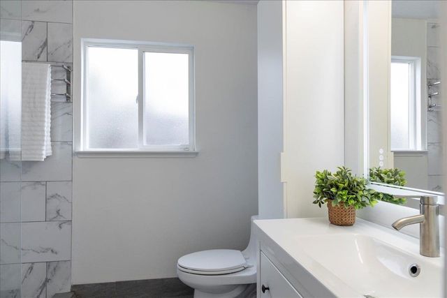 2106 Van Ness Dr, Roseville, CA 95661