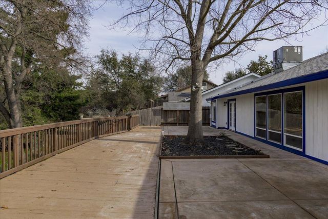 2106 Van Ness Dr, Roseville, CA 95661