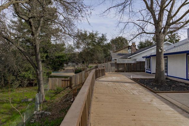 2106 Van Ness Dr, Roseville, CA 95661