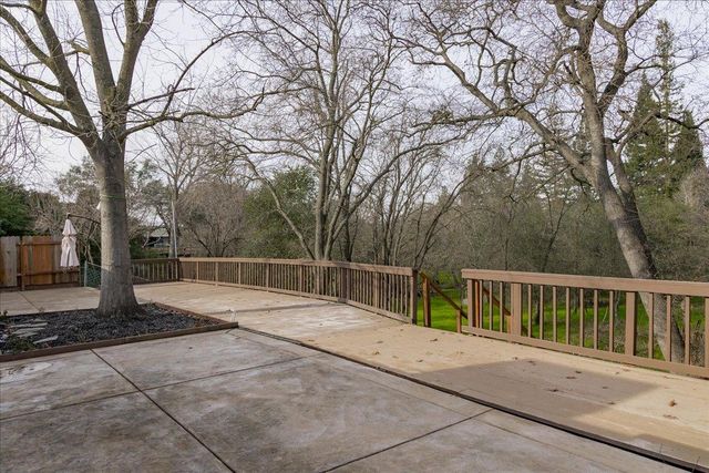 2106 Van Ness Dr, Roseville, CA 95661