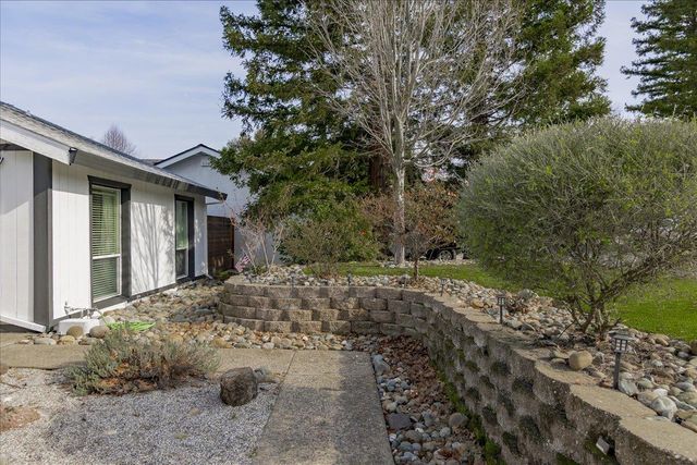 2106 Van Ness Dr, Roseville, CA 95661