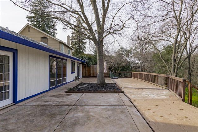 2106 Van Ness Dr, Roseville, CA 95661