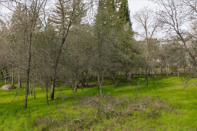 2106 Van Ness Dr, Roseville, CA 95661