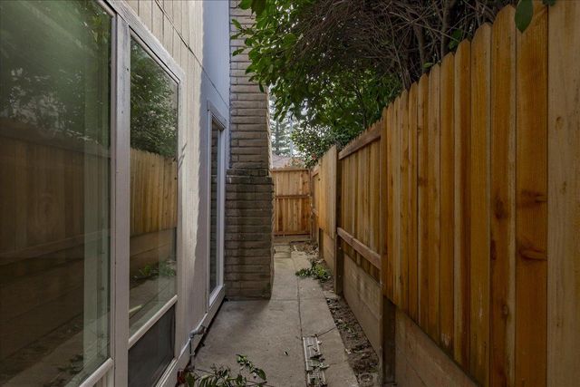 2106 Van Ness Dr, Roseville, CA 95661