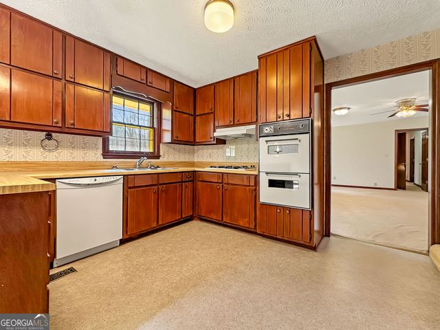 145 Cedar Circle, Fayetteville, GA 30214