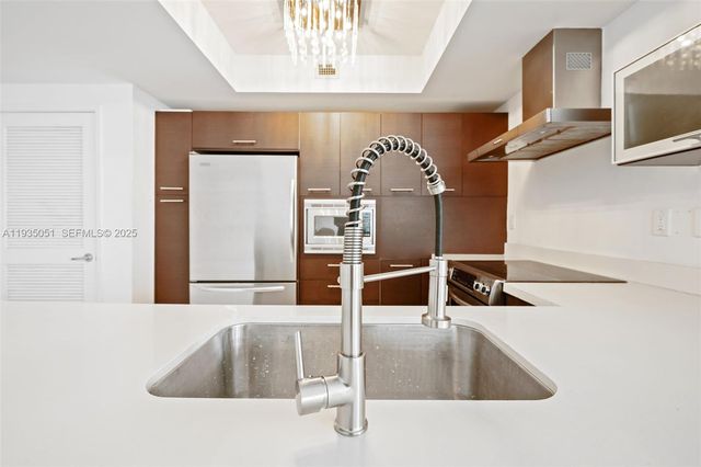 200 Sunny Isles Blvd 2-806, Sunny Isles Beach, FL 33160