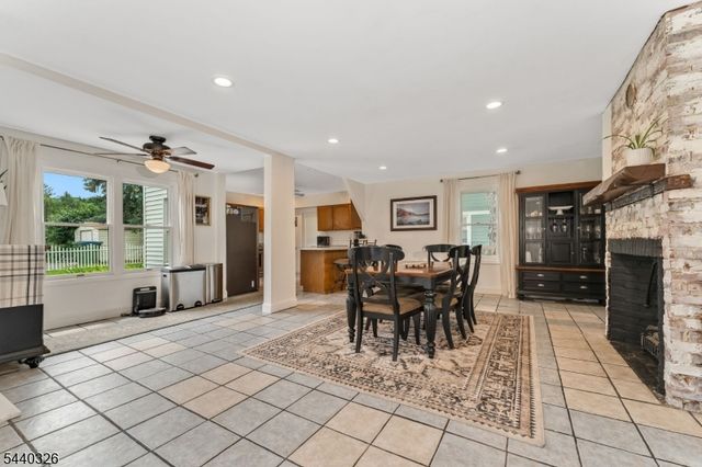 105 Main St, Lebanon Boro, NJ 08833