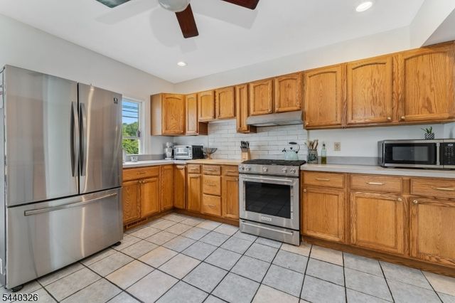 105 Main St, Lebanon Boro, NJ 08833