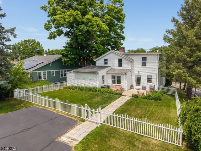 105 Main St, Lebanon Boro, NJ 08833