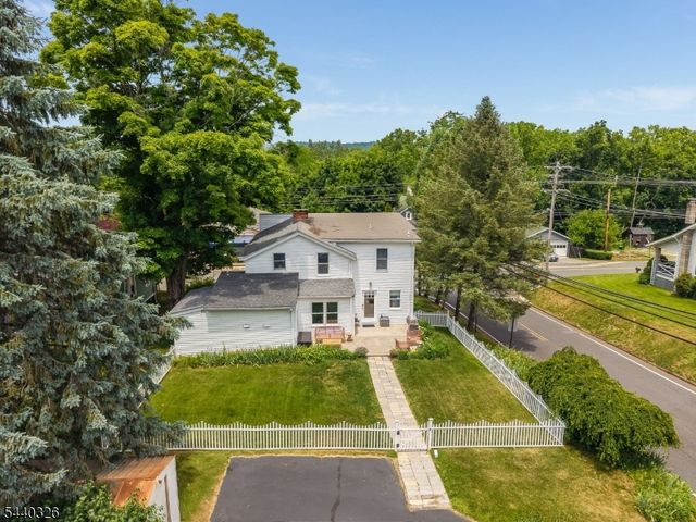 105 Main St, Lebanon Boro, NJ 08833
