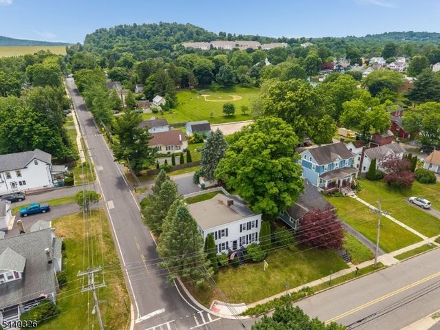 105 Main St, Lebanon Boro, NJ 08833