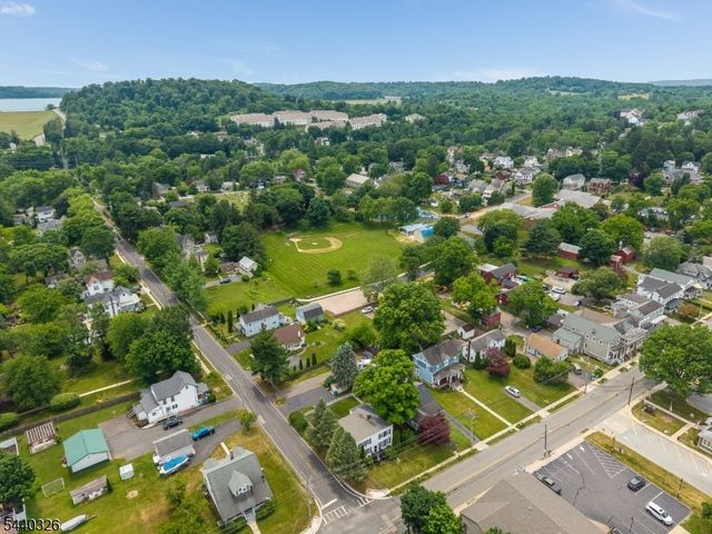 105 Main St, Lebanon Boro, NJ 08833