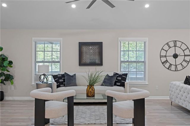 659 Lynn Valley SW Road, Atlanta, GA 30311