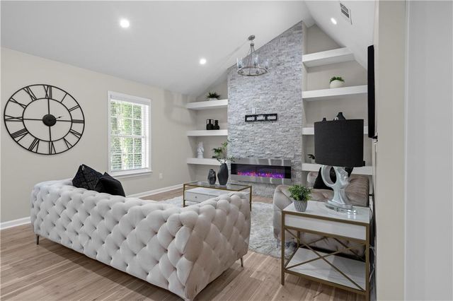 659 Lynn Valley SW Road, Atlanta, GA 30311