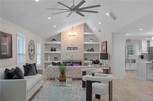 659 Lynn Valley SW Road, Atlanta, GA 30311